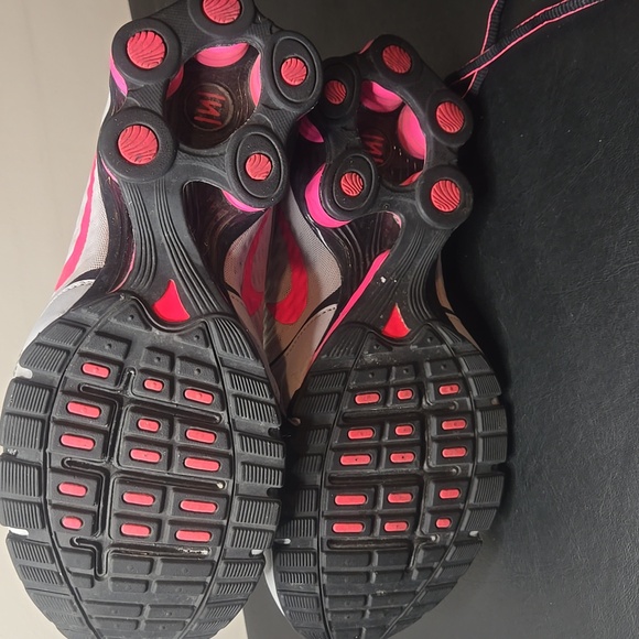 Nike Shox Women's Athletic Shoes in Gray and Pink - Picture 12 of 12
